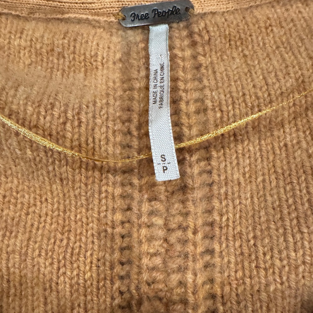 Free People 100% Cashmere Oversized Souchy V-Neck Sweater Camel Orange Size S - Picture 10 of 13